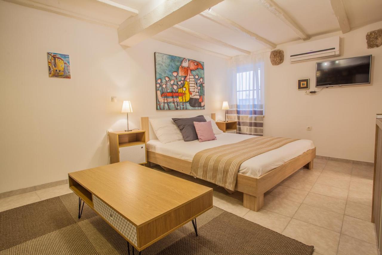 Honey Art Apartment Cres Luaran gambar
